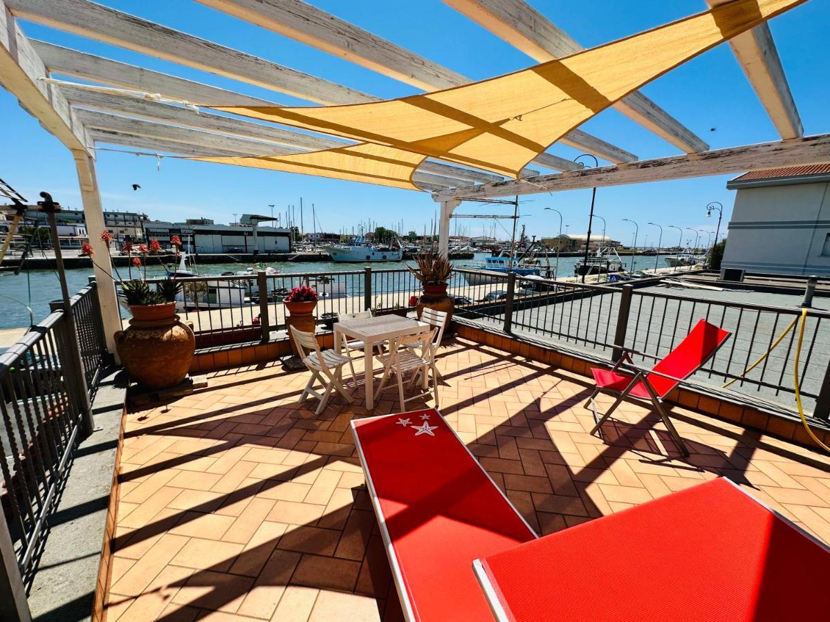 Relax Clementina Apartment Fiumicino Luaran gambar