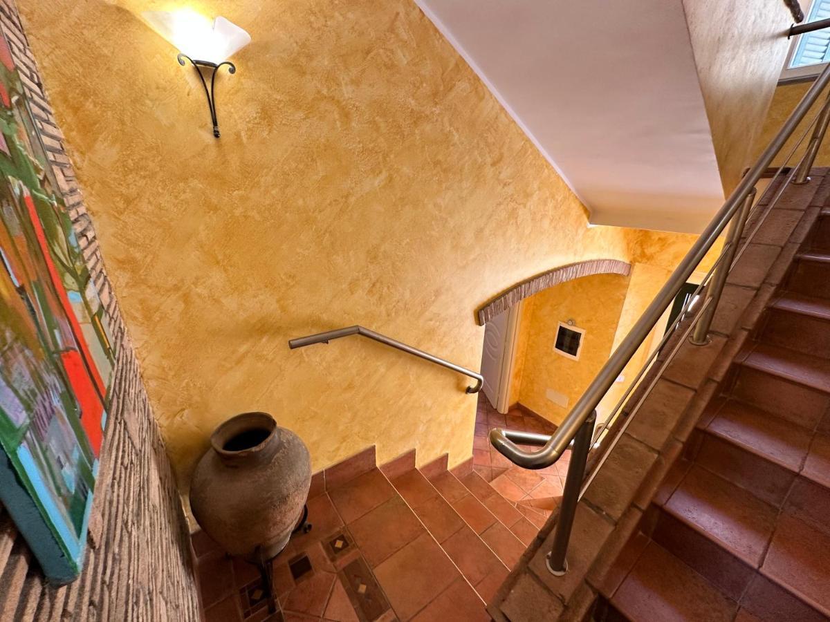 Relax Clementina Apartment Fiumicino Luaran gambar